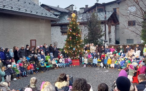 Bambini della materna in marcia per la pace