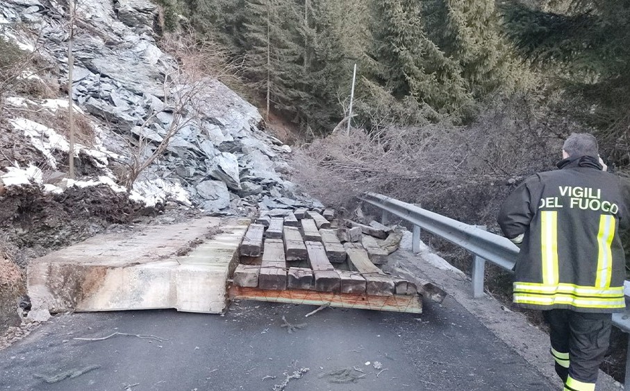 Frana a Semogo interrompe viabilità