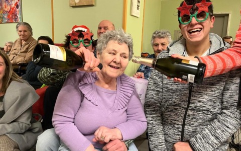 I giovani di Sondalo portano gioia ai nonni della RSA Bellavista