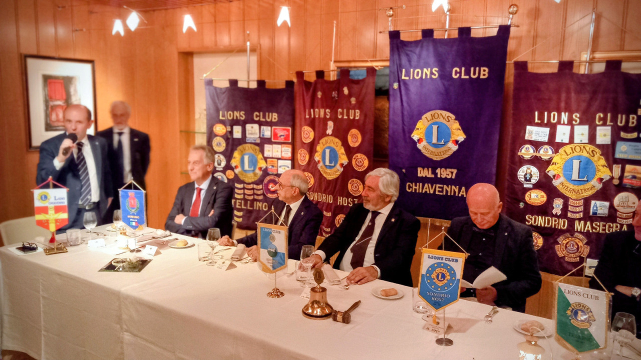 I Lions della Provincia di Sondrio festeggiano il Natale insieme: oltre 80 soci uniti nel segno dell’amicizia