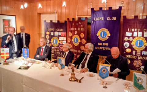 I Lions della Provincia di Sondrio festeggiano il Natale insieme: oltre 80 soci uniti nel segno dell’amicizia