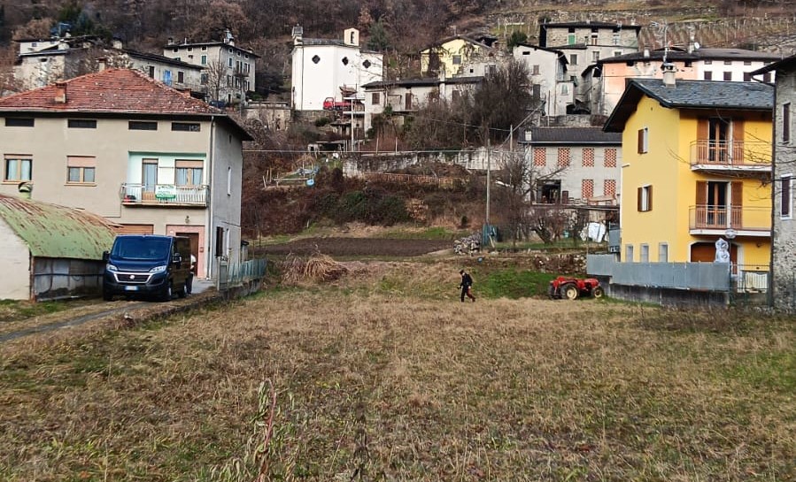 Incidente mortale a Nigola: un uomo perde la vita ribaltandosi col trattore