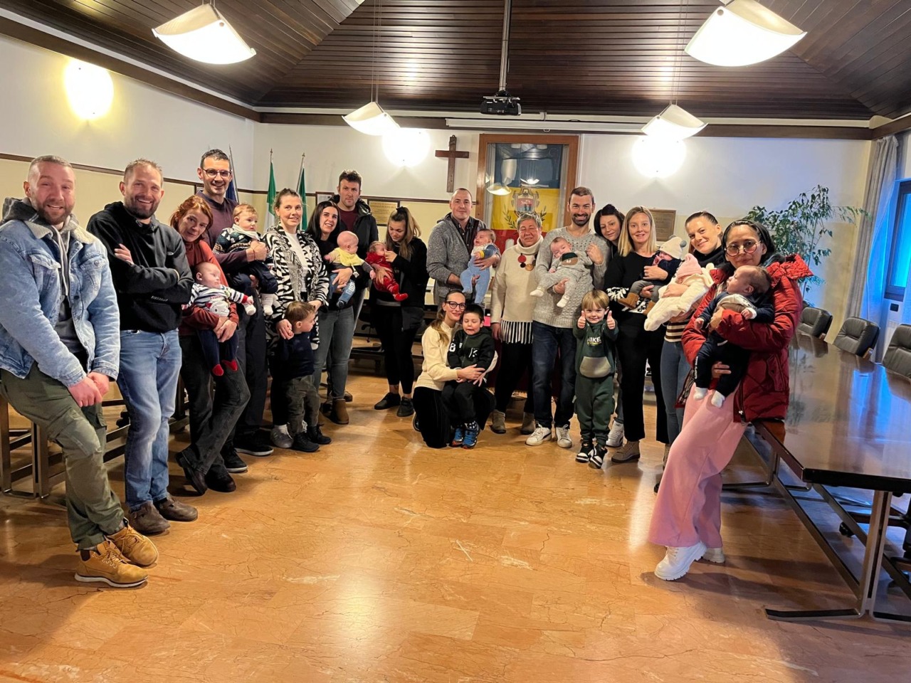 Incontro tra l’amministrazione e le famiglie dei neonati del 2025