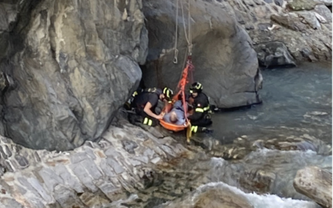 Chiavenna, uomo di 61 anni cade dal ponte sul fiume Mera e rimane illeso