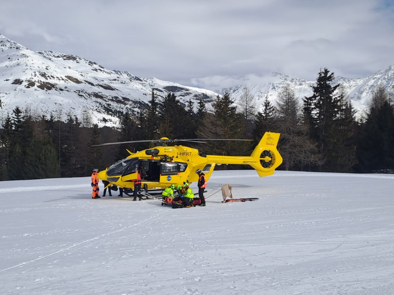 Incidente sul Monte Salmurano: scialpinista soccorso a 2045 metri