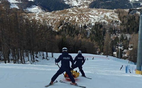 Incidente sulle piste da sci: un morto e nove feriti in Valtellina