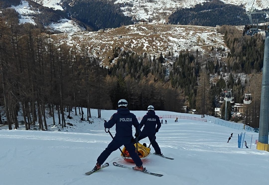 Incidente sulle piste da sci: un morto e nove feriti in Valtellina