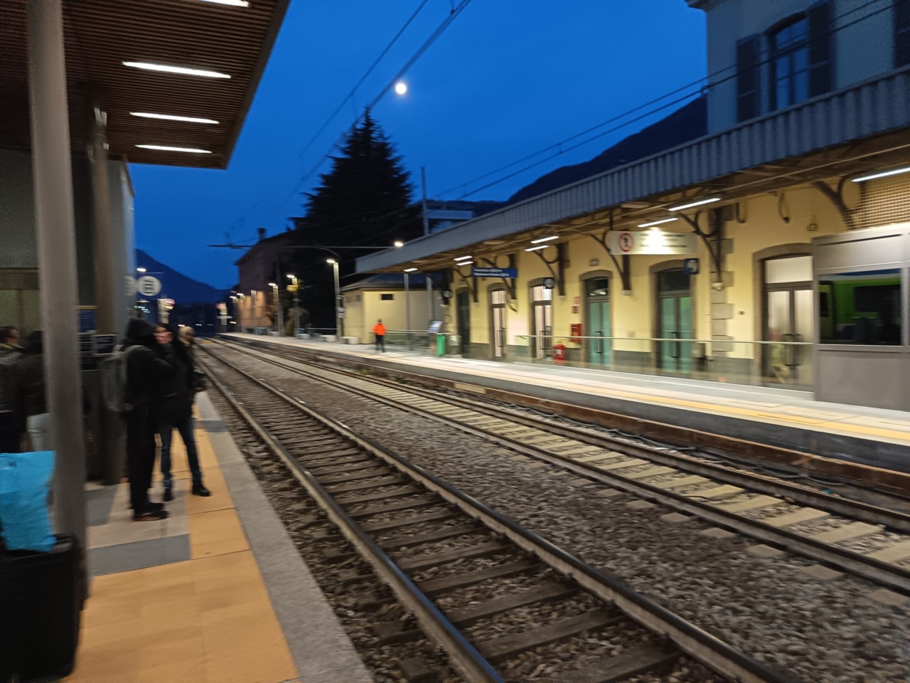 Problemi alla stazione di Sondrio: treni cancellati tra Tirano e Colico