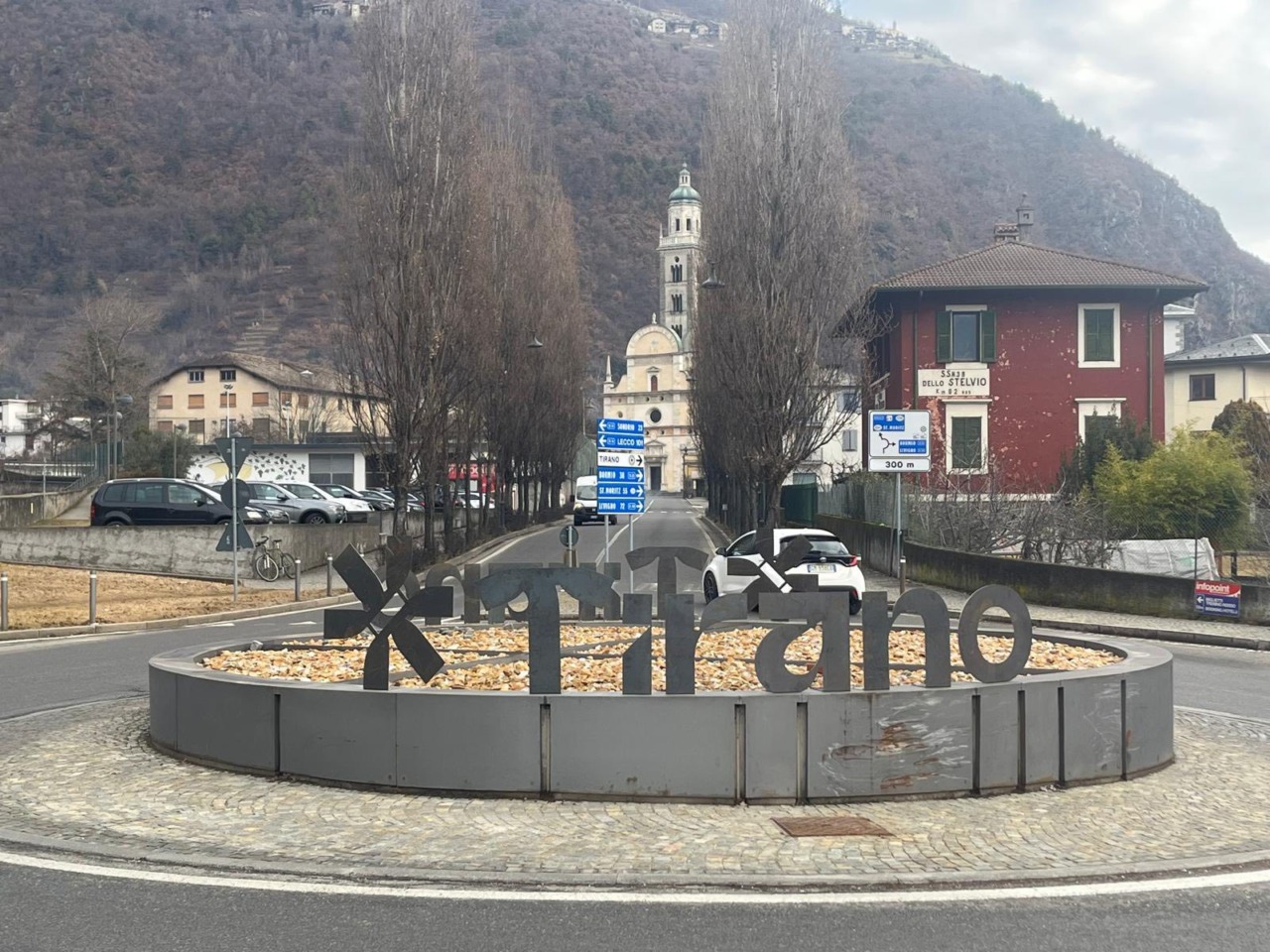 Franco Spada esprime dubbi sulle nuove scritte