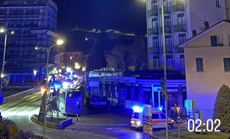 Giovane cade da un ponte a Chiavenna: condizioni critiche