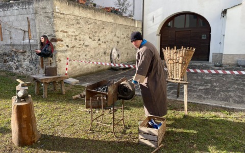 Gli Alpini rievocano i mestieri del passato