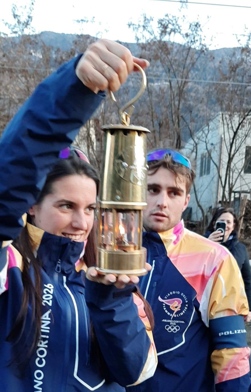 Il passaggio della fiamma olimpica a Villa lungo la statale 38