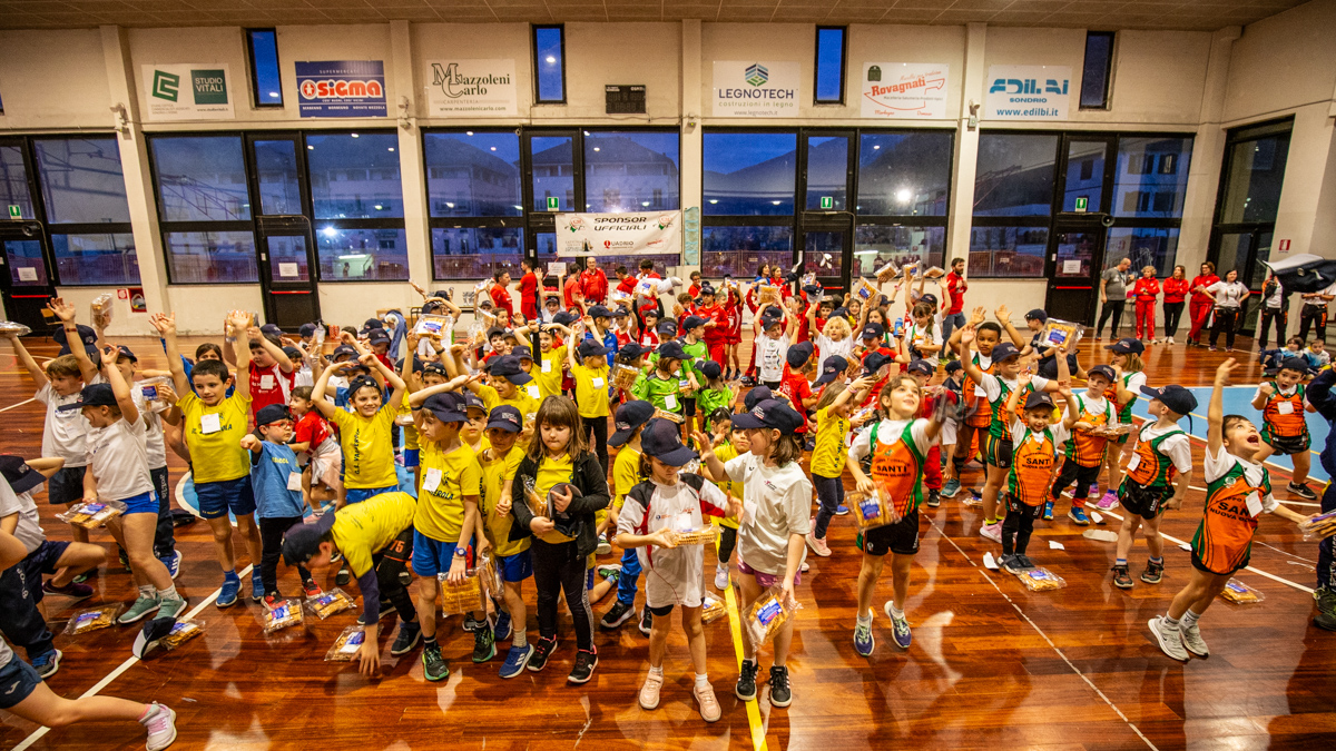 Mini-Olimpiadi di atletica a Morbegno per i giovani Esordienti