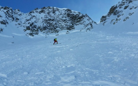 Una valanga colpisce una comitiva a Madesimo, quattro persone disperse