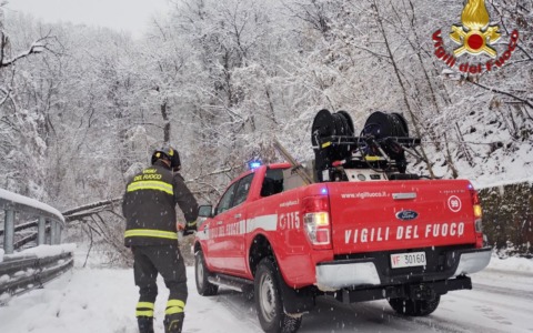 Vigili del Fuoco in azione per la neve in Provincia di Sondrio