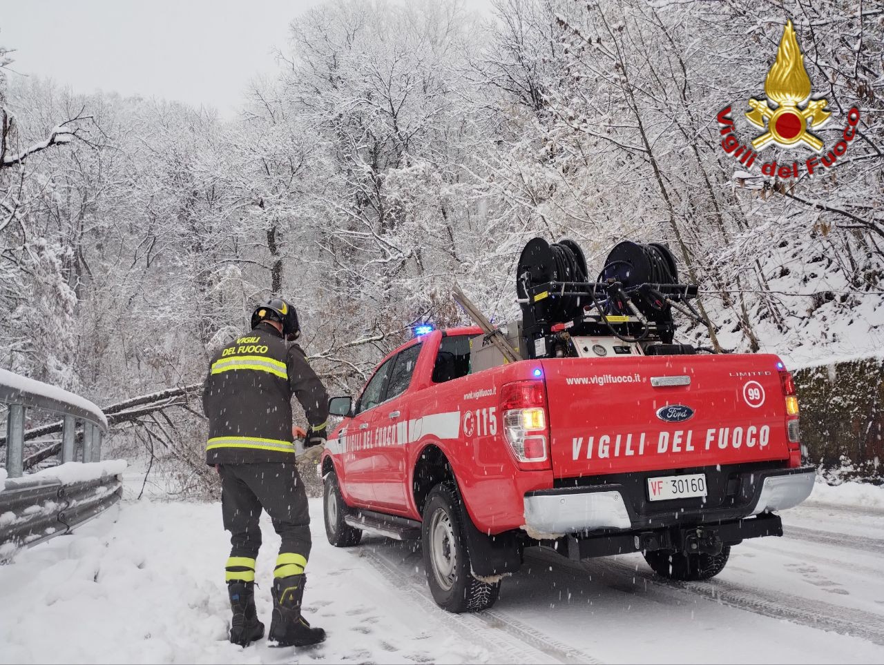 Vigili del Fuoco in azione per la neve in Provincia di Sondrio