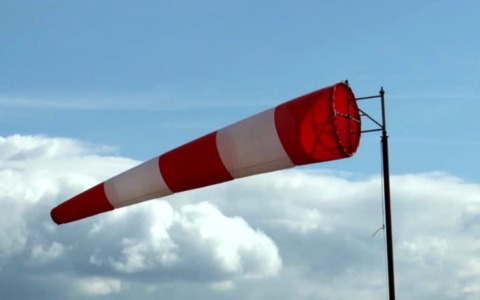 Forte ventilazione e foehn in Lombardia: un fronte freddo dalle Alpi