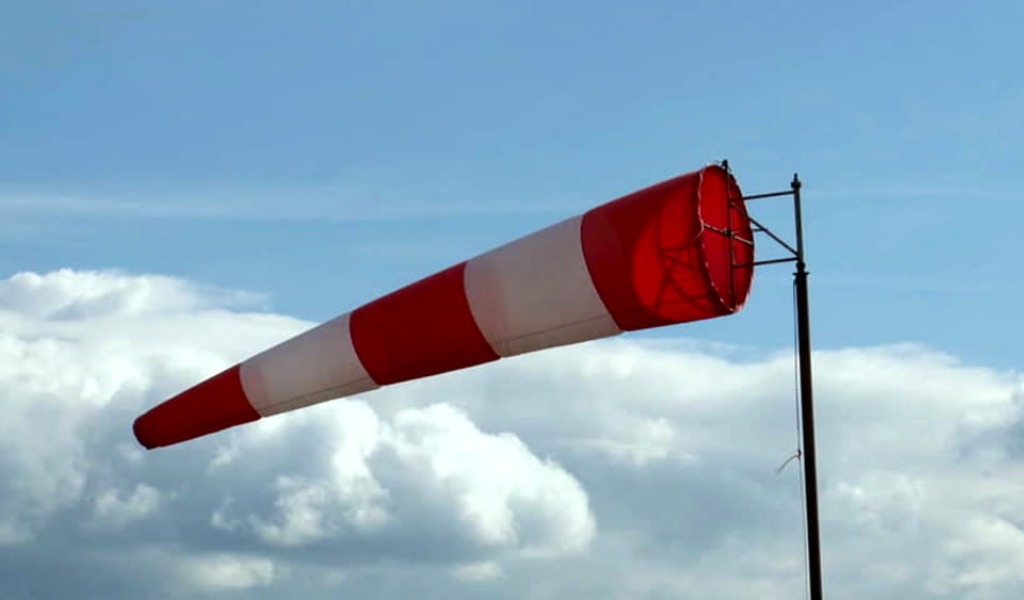 Forte ventilazione e foehn in Lombardia: un fronte freddo dalle Alpi