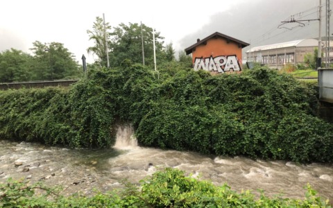 Inquinamento del torrente Poschiavino: sversamenti fognari segnalati