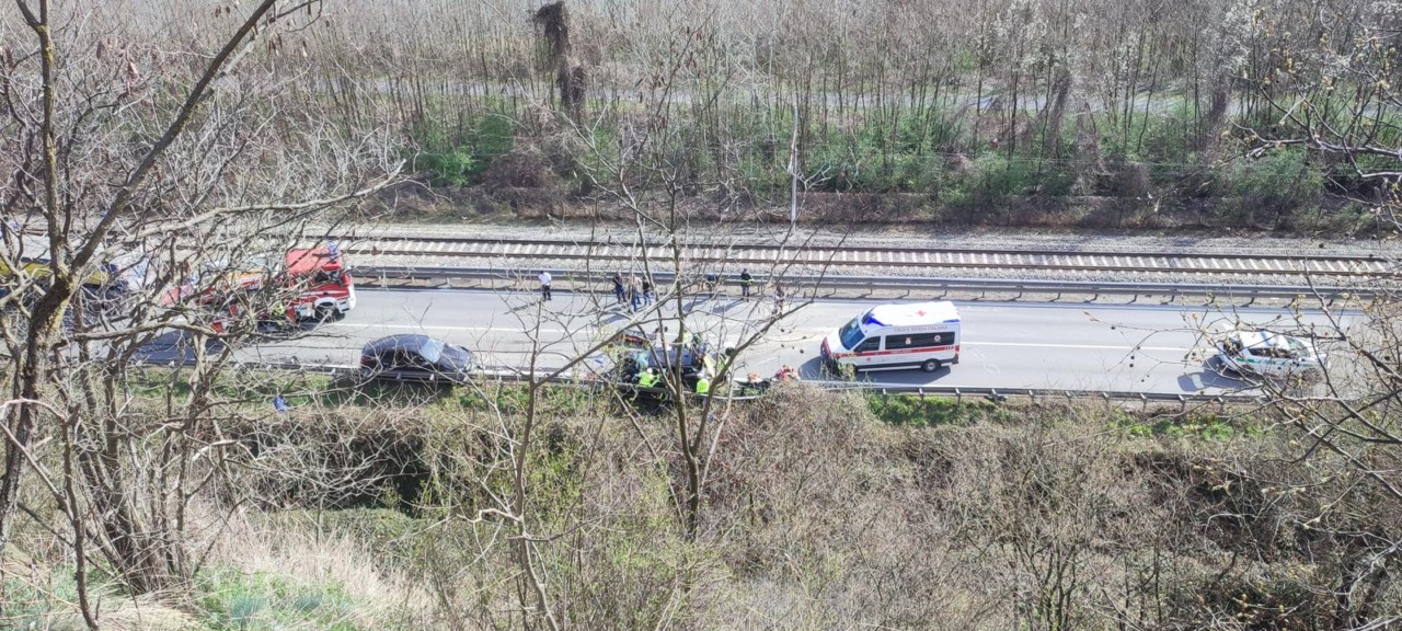 Scontro frontale sulla Statale 38 a Sondrio coinvolge quattro persone e blocca il traffico