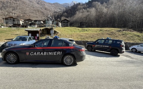 Un giovane accoltellato: arrestato l’aggressore armato di tirapugni con lama