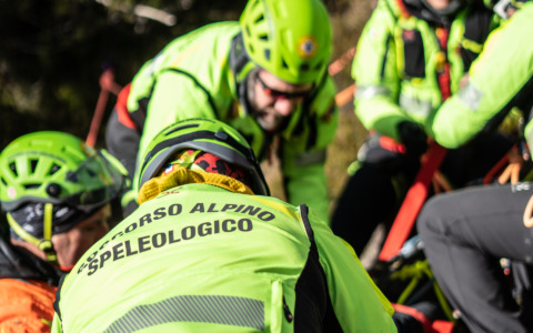 Uomo cade nell’alveo del torrente all’Alpe Vago: intervento tempestivo a Livigno