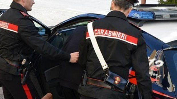 Aggressione tra due immigrati: un ferito con una mannaia