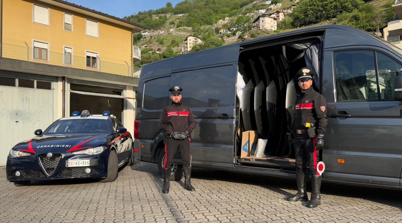 Arrestati due uomini per furto aggravato in azienda di Mantello