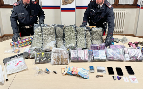 Arresto per detenzione e spaccio di sostanze stupefacenti