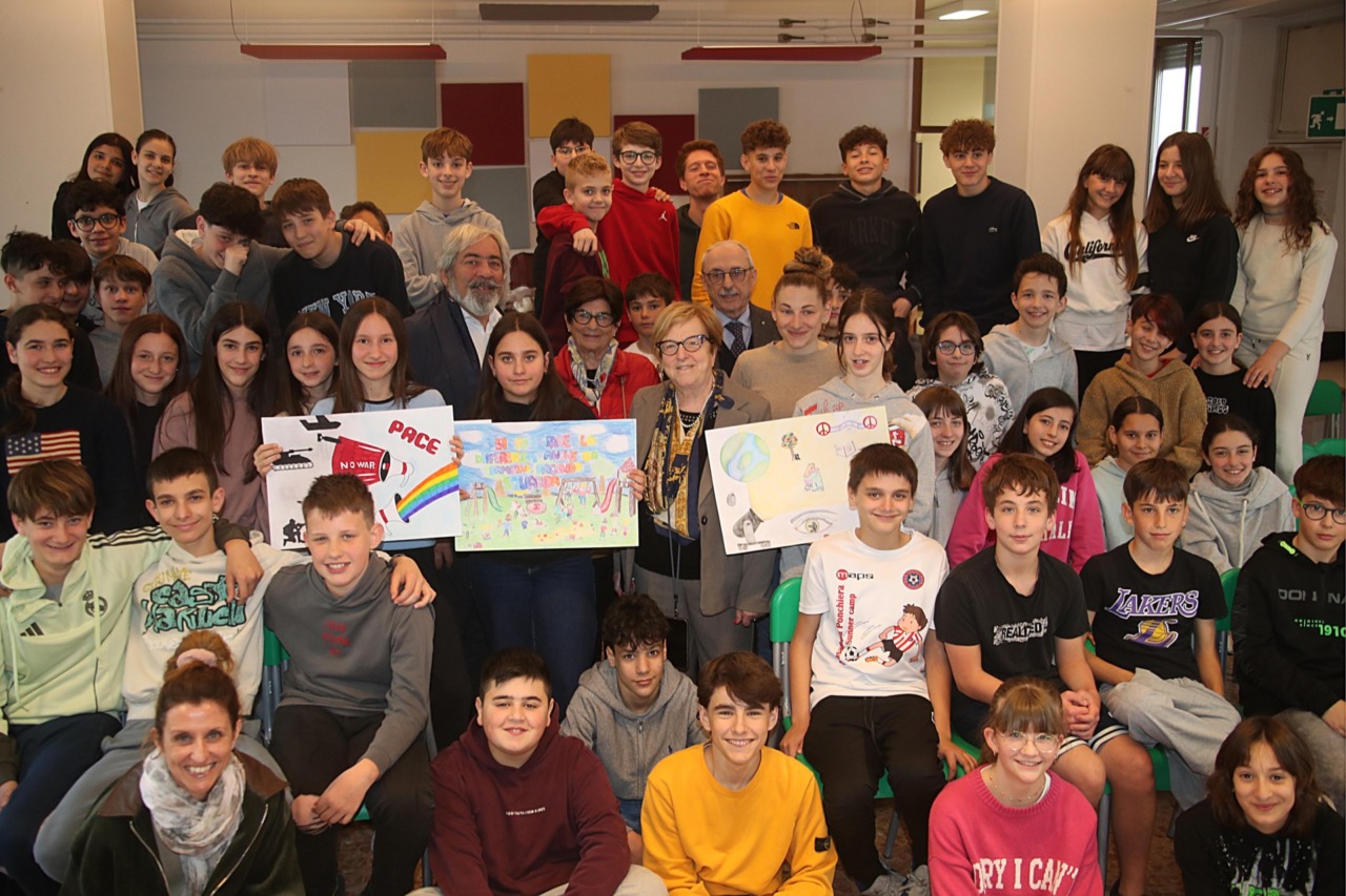 Cerimonia di premiazione per il concorso “Un Poster per la Pace”
