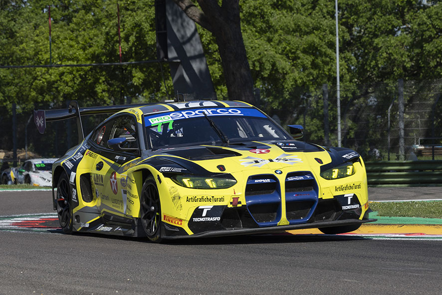 Giuseppe Forenzi debutta con successo in GT3