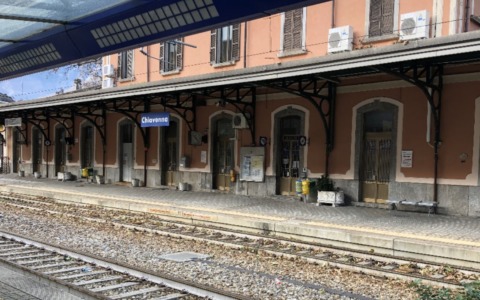 Identificati i giovani coinvolti nei danneggiamenti alla stazione di Chiavenna