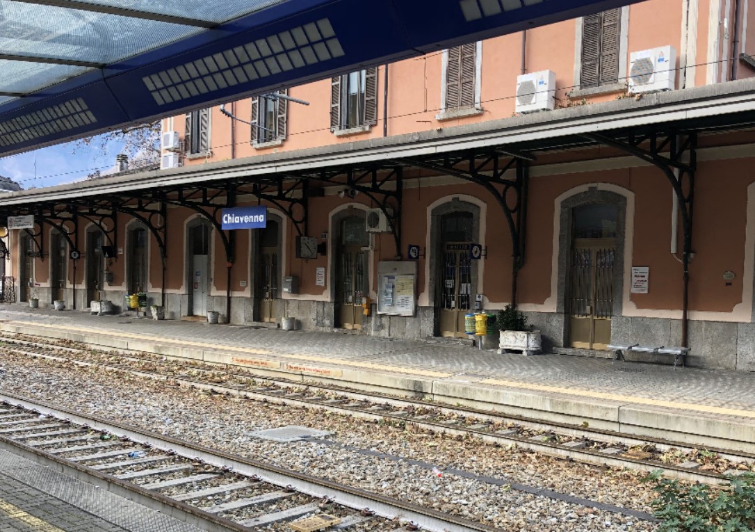 Identificati i giovani coinvolti nei danneggiamenti alla stazione di Chiavenna