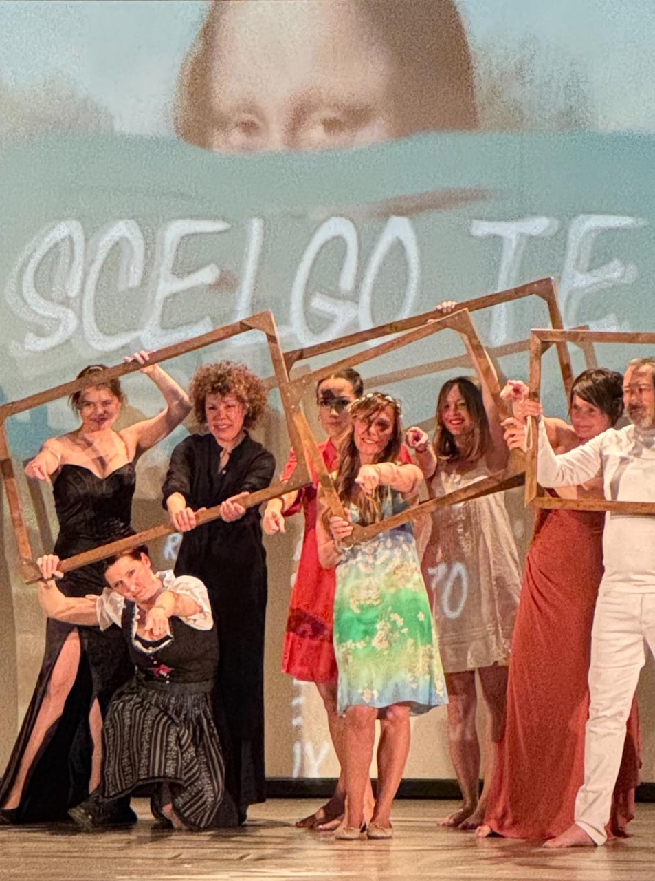 Lo spettacolo “Scelgo Te” all’auditorium Trombini per la Biennale di Sondrio 2026