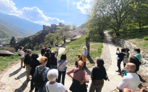 Operatori esplorano la Rupe Magna