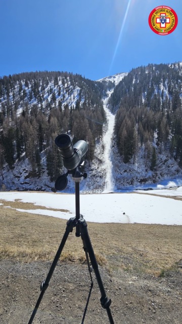 Operazioni di bonifica dopo una valanga a Livigno