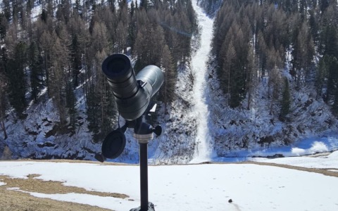 Operazioni di bonifica dopo una valanga a Livigno