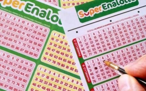 SuperEnalotto, un passo dal jackpot: vinti 23 mila euro