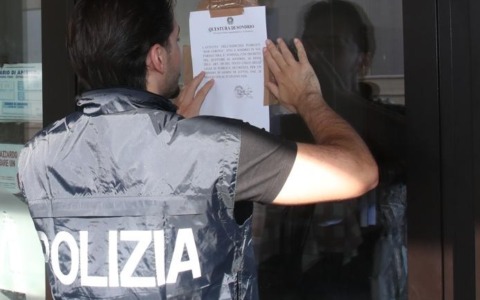 Fratelli d’Italia plaude alla chiusura di un bar: “Un passo per la legalità e la sicurezza”