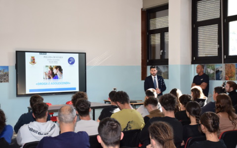 I pericoli legati all’uso della droga: la Polizia incontra gli studenti del Besta Fossati