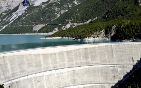 Oltre 307 mila euro per scuole, sport e assistenza grazie all’energia idroelettrica