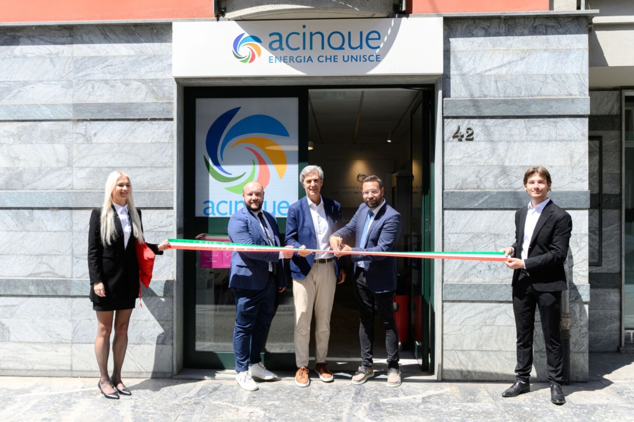 Ristrutturazione dello sportello Acinque a Sondrio