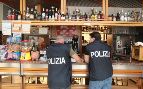 Daspo urbano per cinque stranieri coinvolti in una rissa