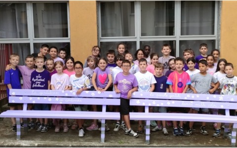 Inaugurazione delle panchine della gentilezza alla scuola di Regoledo