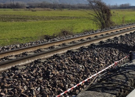 Incidente mortale a Regoledo, un uomo travolto da un treno