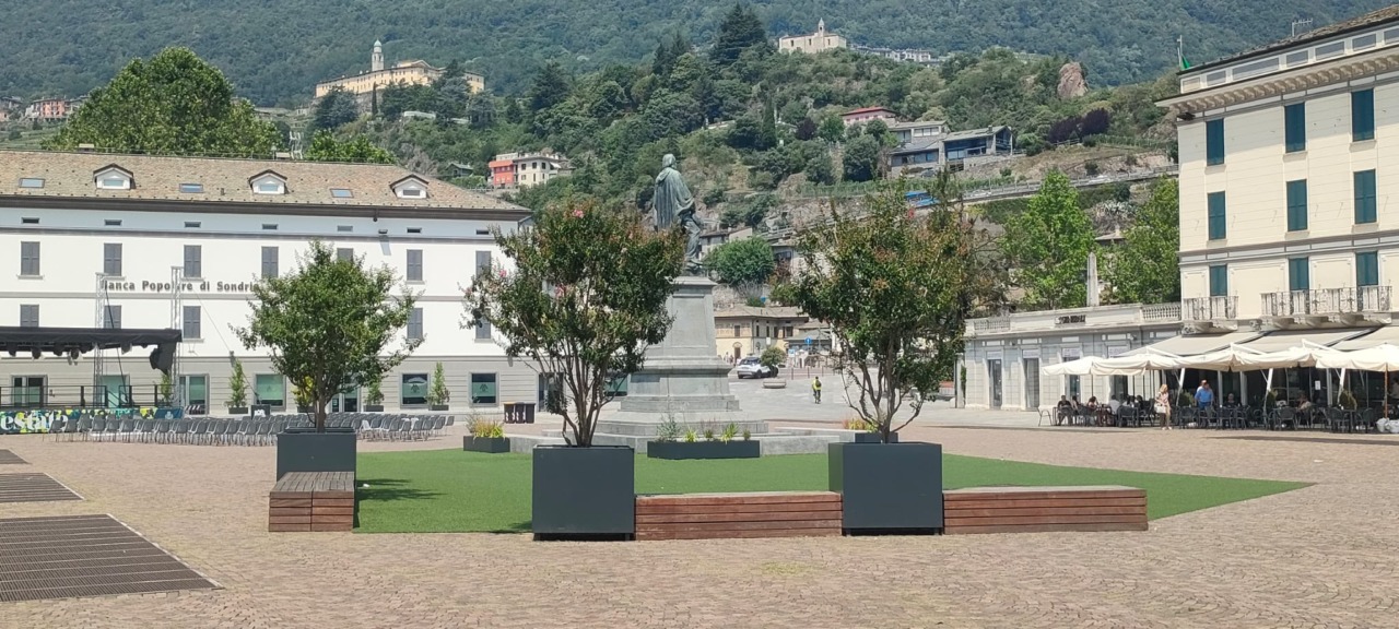 Piazza Garibaldi si rinnova con arredi e verde
