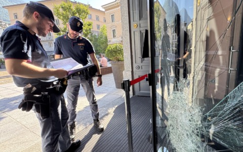 Un cittadino straniero di 49 anni arrestato dopo un episodio di violenza in un locale