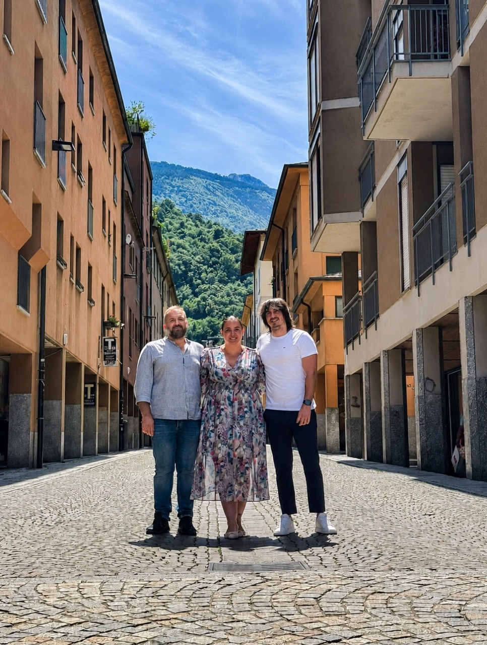 Inaugurata la Tavolata in Bianco a Morbegno