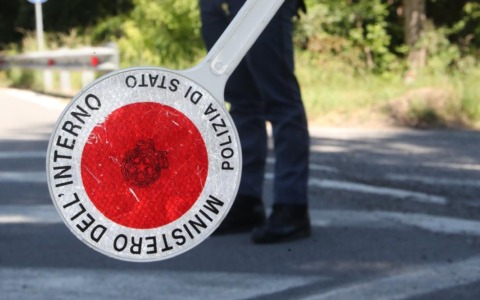 Sanzionato un 20enne per reati violenti a Sondrio