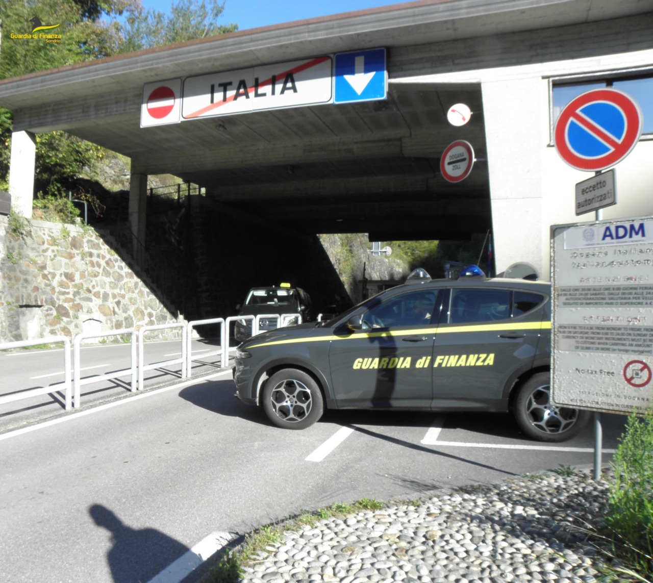 Sequestrati 7.500 euro al valico di Piattamala